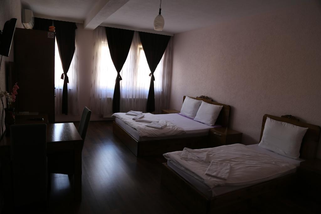 Hotel Antika พริเซรน ห้อง รูปภาพ